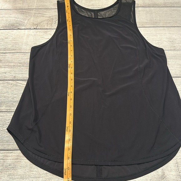 🍋Women’s Lululemon tank with mesh detail PTP approx 18.5” 🍋 - Picture 8 of 14